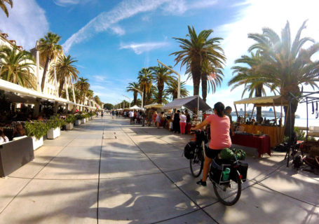 Yas à vélo au centre ville de Split