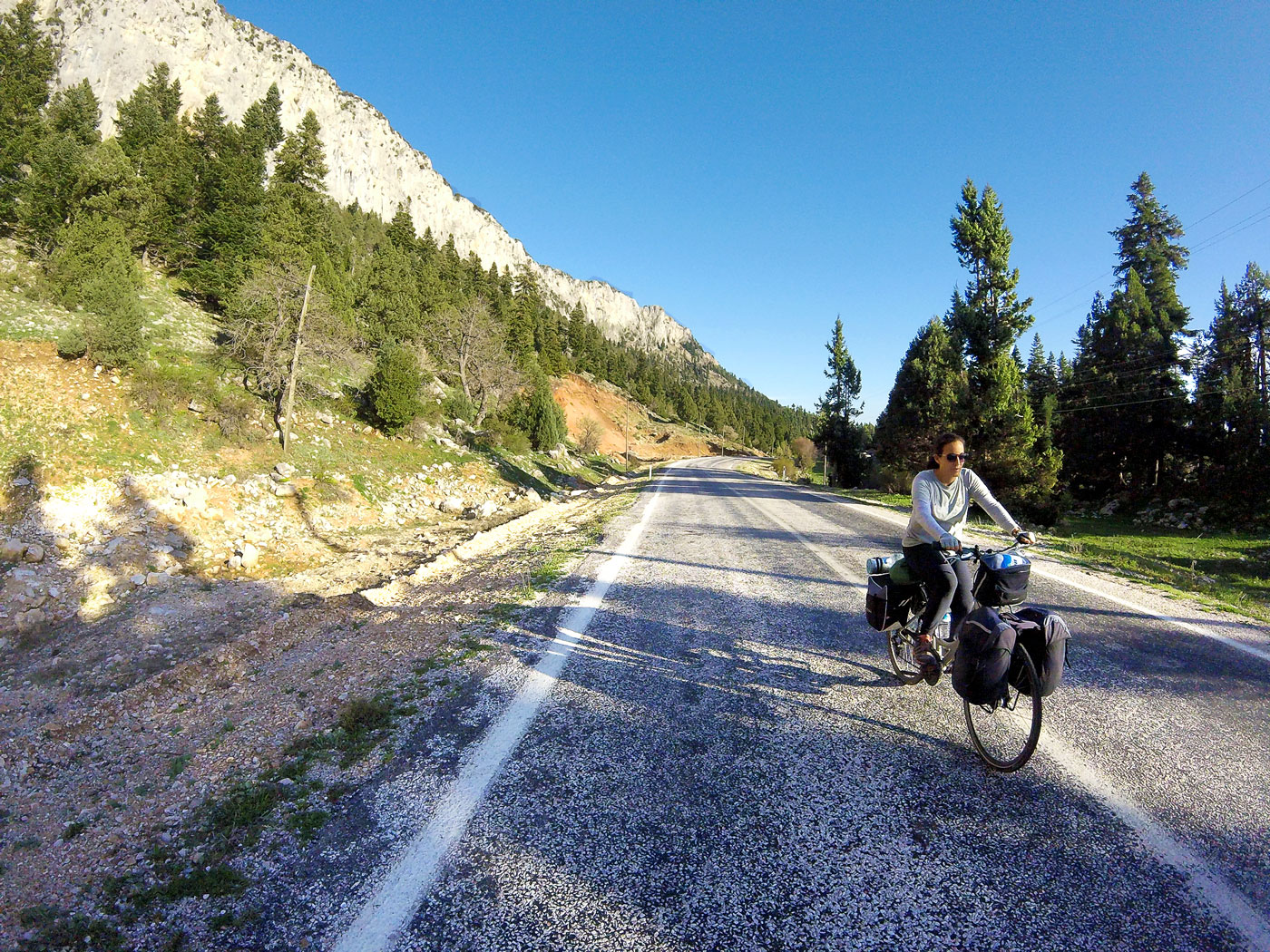 La Turquie à vélo, Yas sur la route des monts Taurus. Cycling Turquey, Yas on the road of the Taurus mountains.
