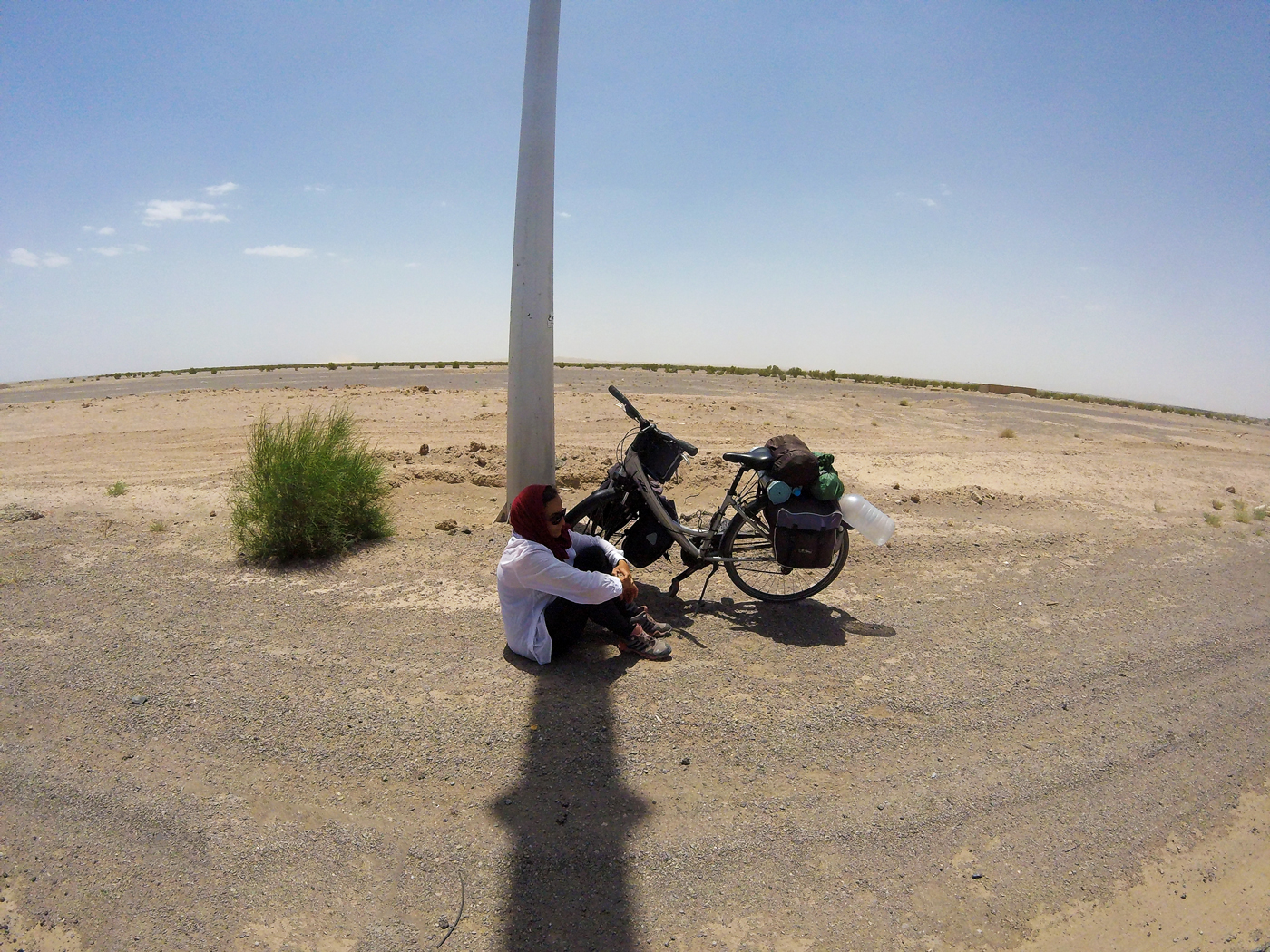 Bike trip, cross Iran by bike, deserted road to the exit of Varzaneh to hitchhike. Cycling travel, biketouring, cycling Iran, hitchhiking on a deserted road at the exit of Varzaneh.